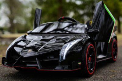 Акумулаторна кола Lamborghini Veneno 12V с отварящи се врати меки гуми 4x4 Черна