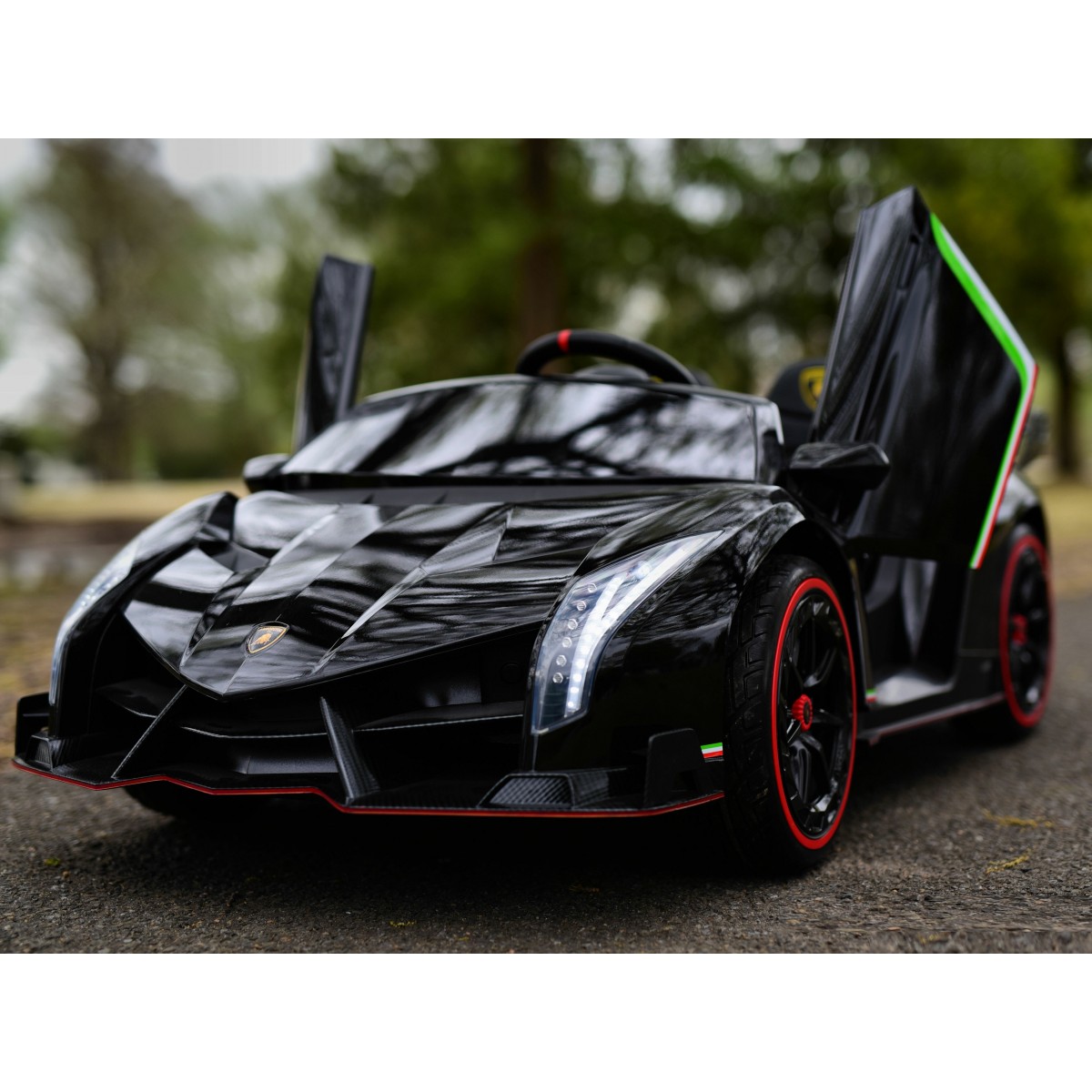 Акумулаторна кола Lamborghini Veneno 12V с отварящи се врати меки гуми 4x4 Черна