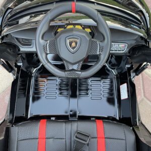 Акумулаторна кола Lamborghini Veneno 12V с отварящи се врати меки гуми 4x4 Черна