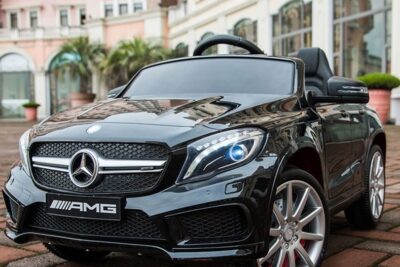 Акумулаторна кола Mercedes GLA45 Licensed 12V с отварящи се врати меки гуми