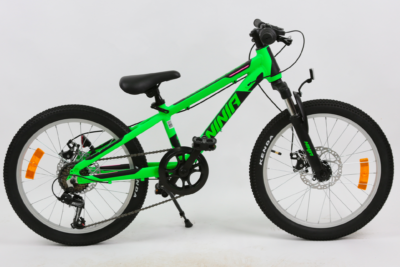 Passati 20MTB NINJA е модерен детски велосипед, създаден за стабилност, безопасност и комфорт при каране. Passati 20MTB NINJA разполага с лека алуминиева рамка и модерна геометрия, което го прави отличен избор за деца, които искат да карат по-активно както в града, така и извън него. Passati 20MTB NINJA е подходящ за деца на възраст около 6–9 години с ръст приблизително 117–130 см, което го прави идеален преходен модел към по-големи велосипеди.