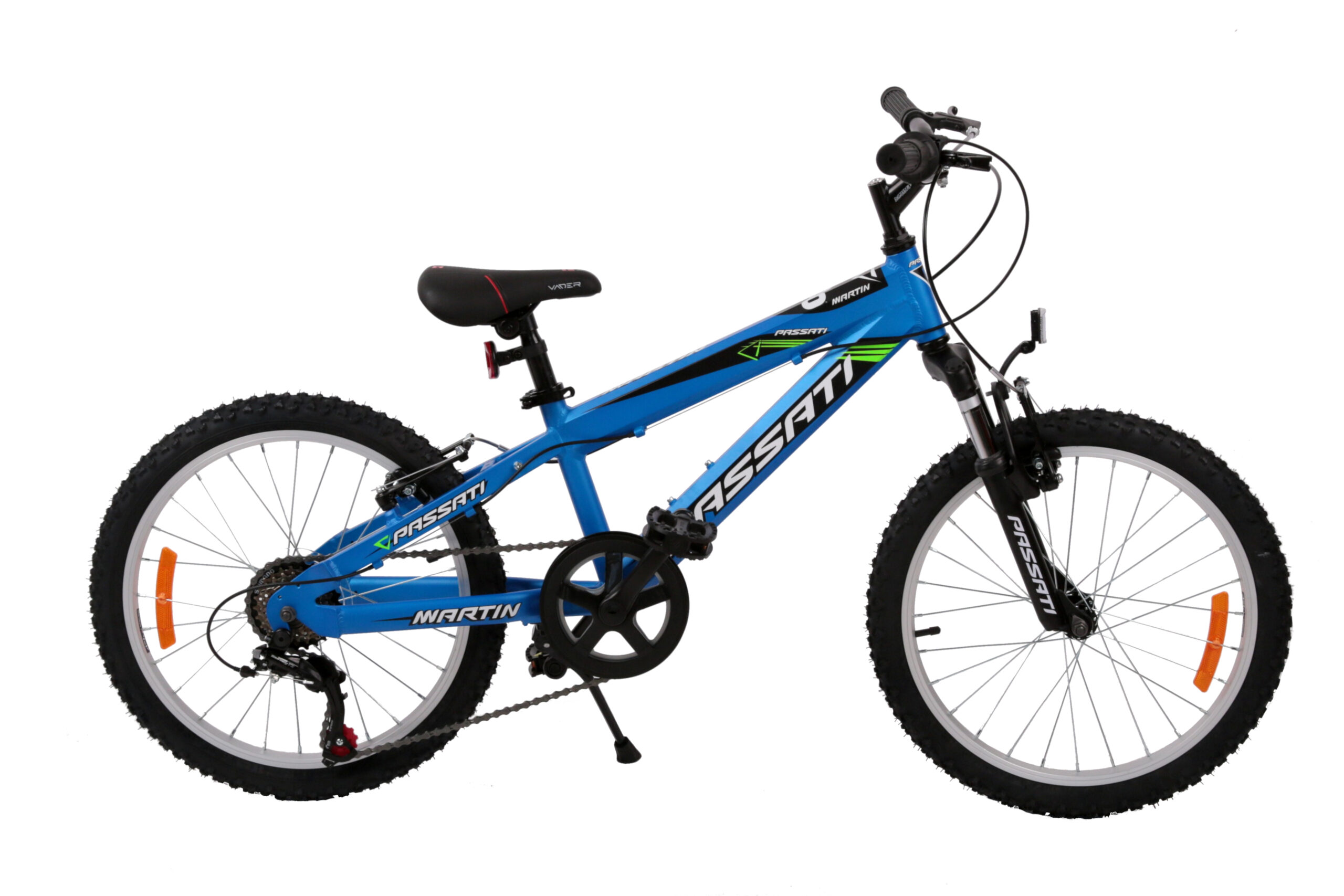 Passati 24MTB MARTYN 24 е детски планински велосипед, създаден за стабилност, комфорт и сигурност при каране. Passati 24MTB MARTYN 24 предлага здрава конструкция и удобна геометрия, което го прави отличен избор за подрастващи колоездачи. Passati 24MTB MARTYN 24 е подходящ за деца на възраст около 8–12 години с ръст приблизително 130–150 см. Благодарение на 24-инчовите гуми, Passati 24MTB MARTYN 24 осигурява по-добра стабилност и контрол при каране.