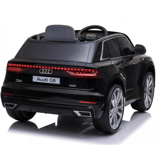 Акумулаторен джип Audi Q8