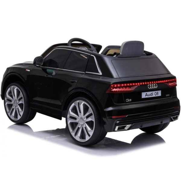 Акумулаторен джип Audi Q8